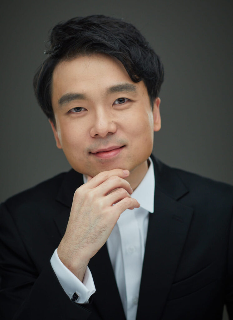 윤현진 지휘자 프로필 사진
